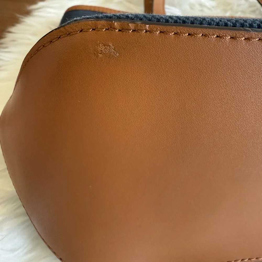 🔥Michael Kors | Navy Blue & Brown Shoulder Bag with Zip Closure and Storage